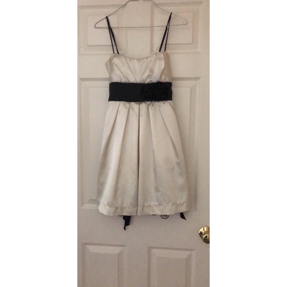 Black n’ white cocktail dress